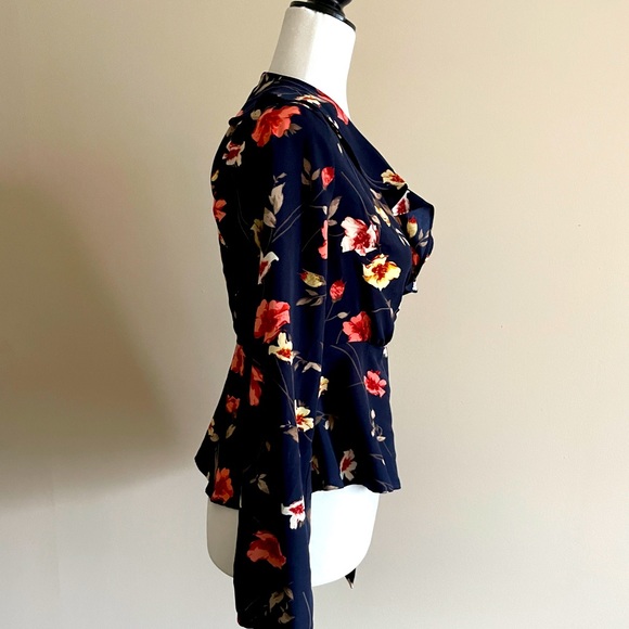 Beautiful Floral blouse - Picture 2 of 3